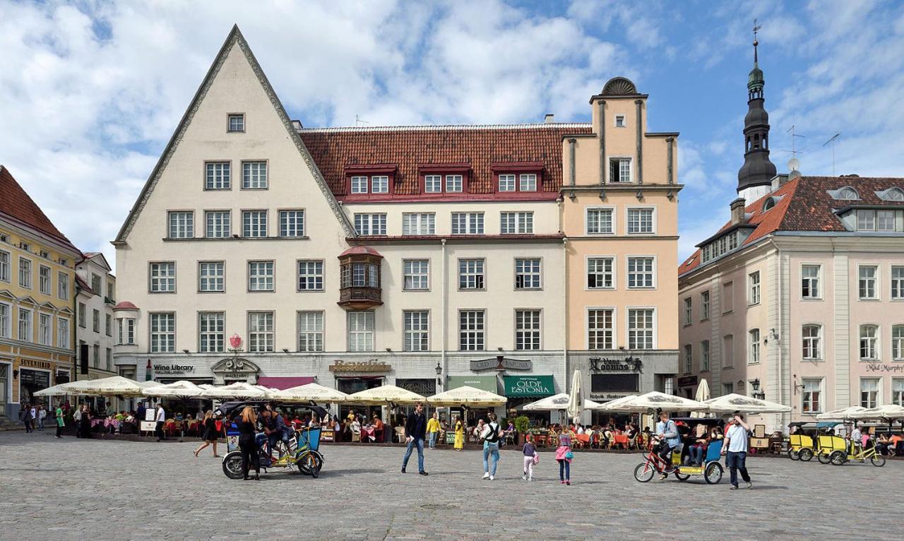 Tallinn City Apartments Old Town Square Екстер'єр фото